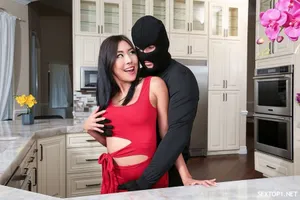 Học sinh nữ hư hỏng và ông anh hàng xóm số hưởng